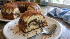 Ciambella soffice al tiramisù: variegata al cacao, perfetta da inzuppare nel caffè