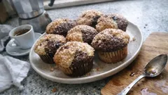 Muffin panna e caffè bicolori: soffici, profumati e pronti in 20 minuti