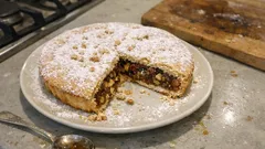 Spongata fatta in casa: frolla sottile e ripieno al miele, frutta secca e spezie