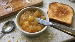 Marmellata di pere fatta in casa: densa e lucida, pronta in 30 minuti