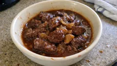 Carbonada valdostana al vino rosso: il trucco della rosolatura per una carne tenerissima