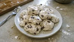 Meringhe con gocce di cioccolato: croccanti e leggere, facili da fare in casa