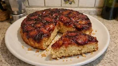 Torta rovesciata alle prugne e cannella: soffice, profumata e con la frutta caramellata